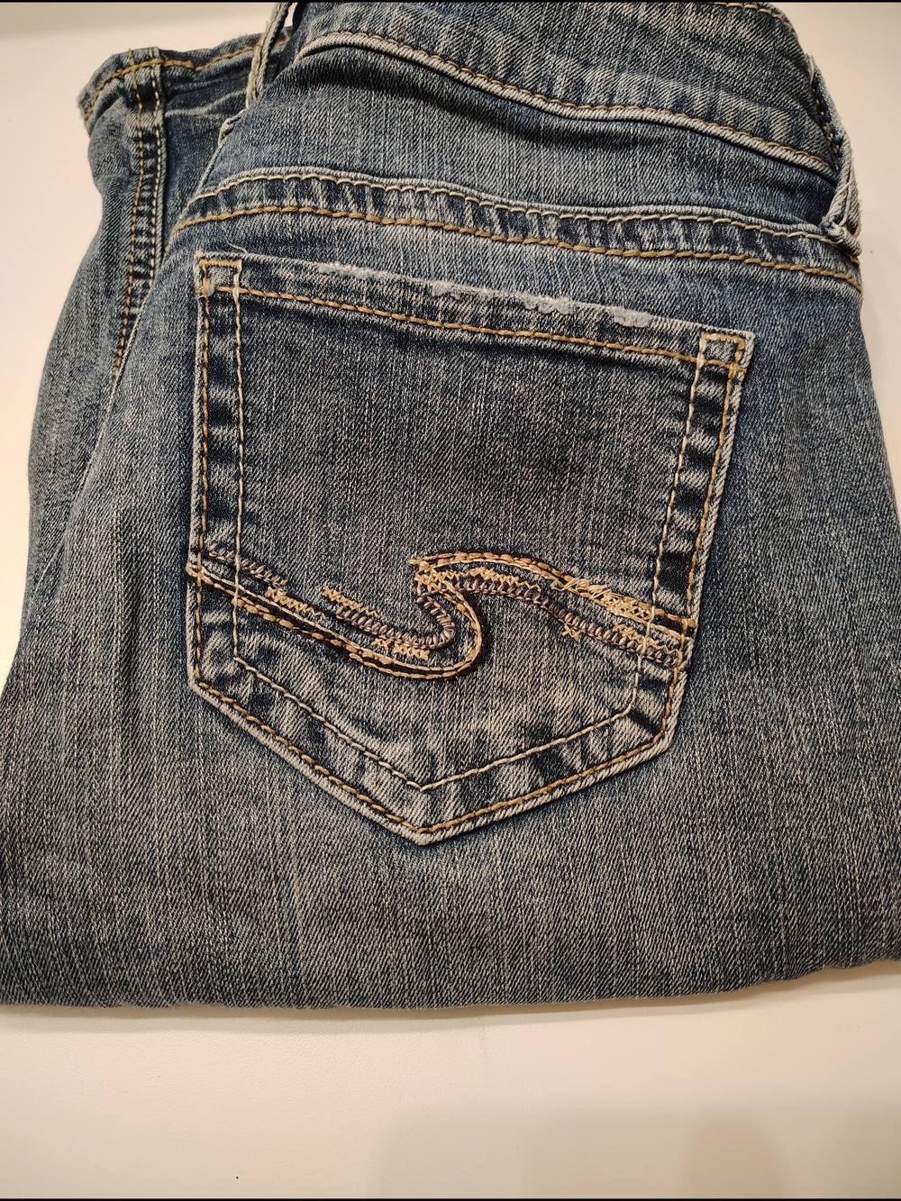 Silver Jeans Women's Straight Leg Denim in Medium Blue with Contrast Stitching
